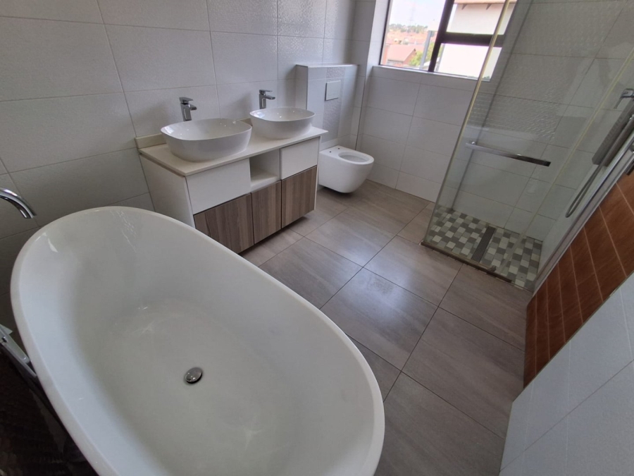 5 Bedroom Property for Sale in Wild Olive Estate Free State